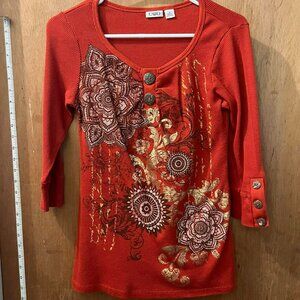 ❤️🔥❤️🔥🐻Size M - Cato - Rust Colored 3/4 Sleeve Pullover w/Floral Design